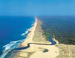 vue aerienne de l'embouchrure du courant d huchet